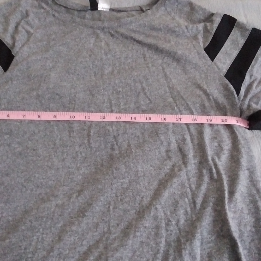 Divided H&M Shirt - Picture 3 of 11
